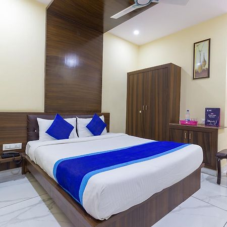 Oyo 7627 Royal Plaza Hotel Hyderabad Exterior foto