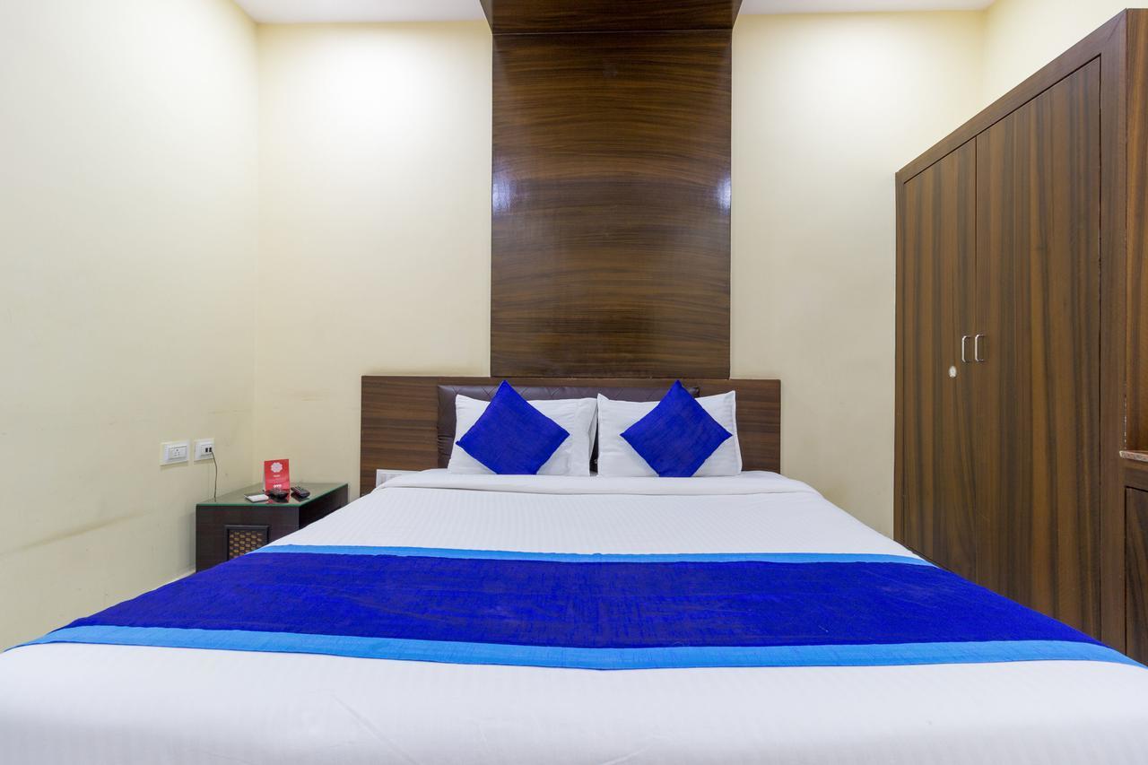 Oyo 7627 Royal Plaza Hotel Hyderabad Exterior foto