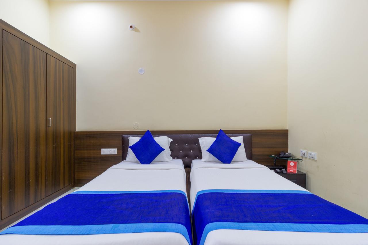 Oyo 7627 Royal Plaza Hotel Hyderabad Exterior foto