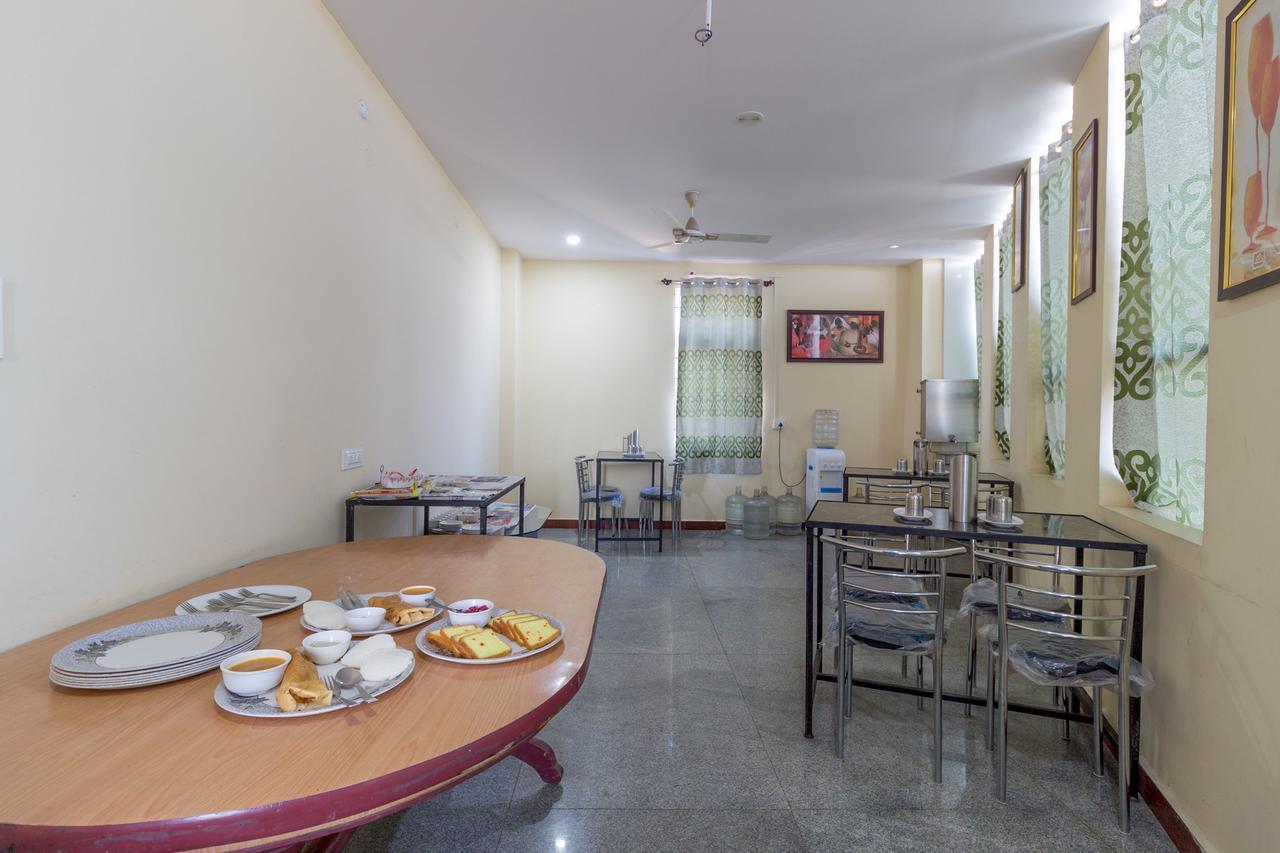 Oyo 7627 Royal Plaza Hotel Hyderabad Exterior foto