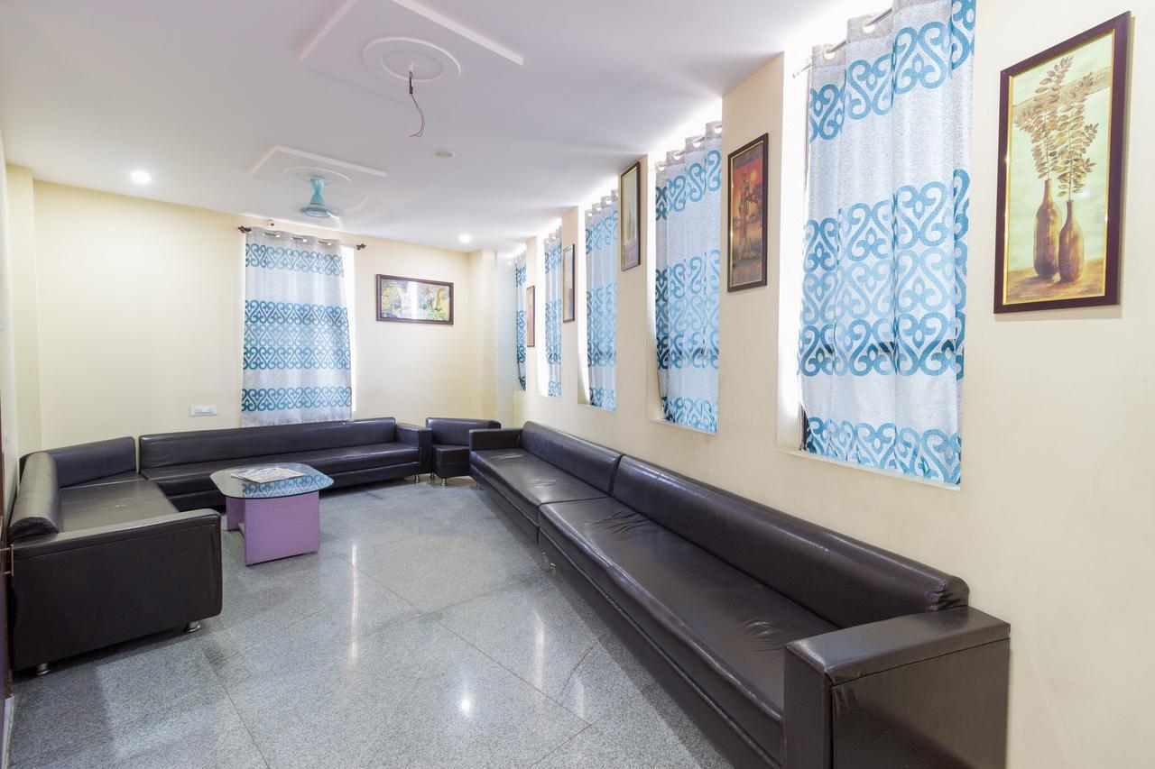 Oyo 7627 Royal Plaza Hotel Hyderabad Exterior foto