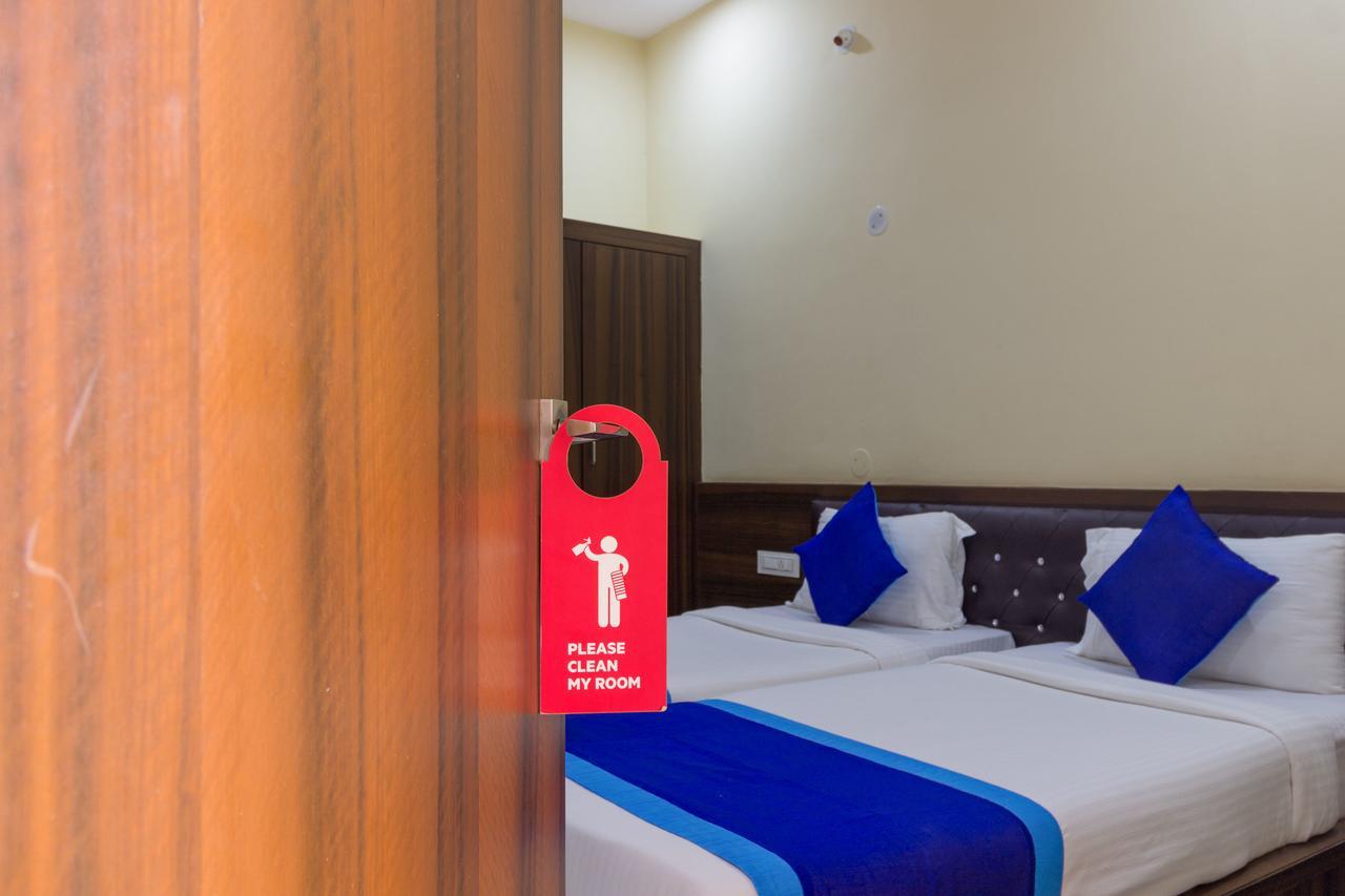 Oyo 7627 Royal Plaza Hotel Hyderabad Exterior foto