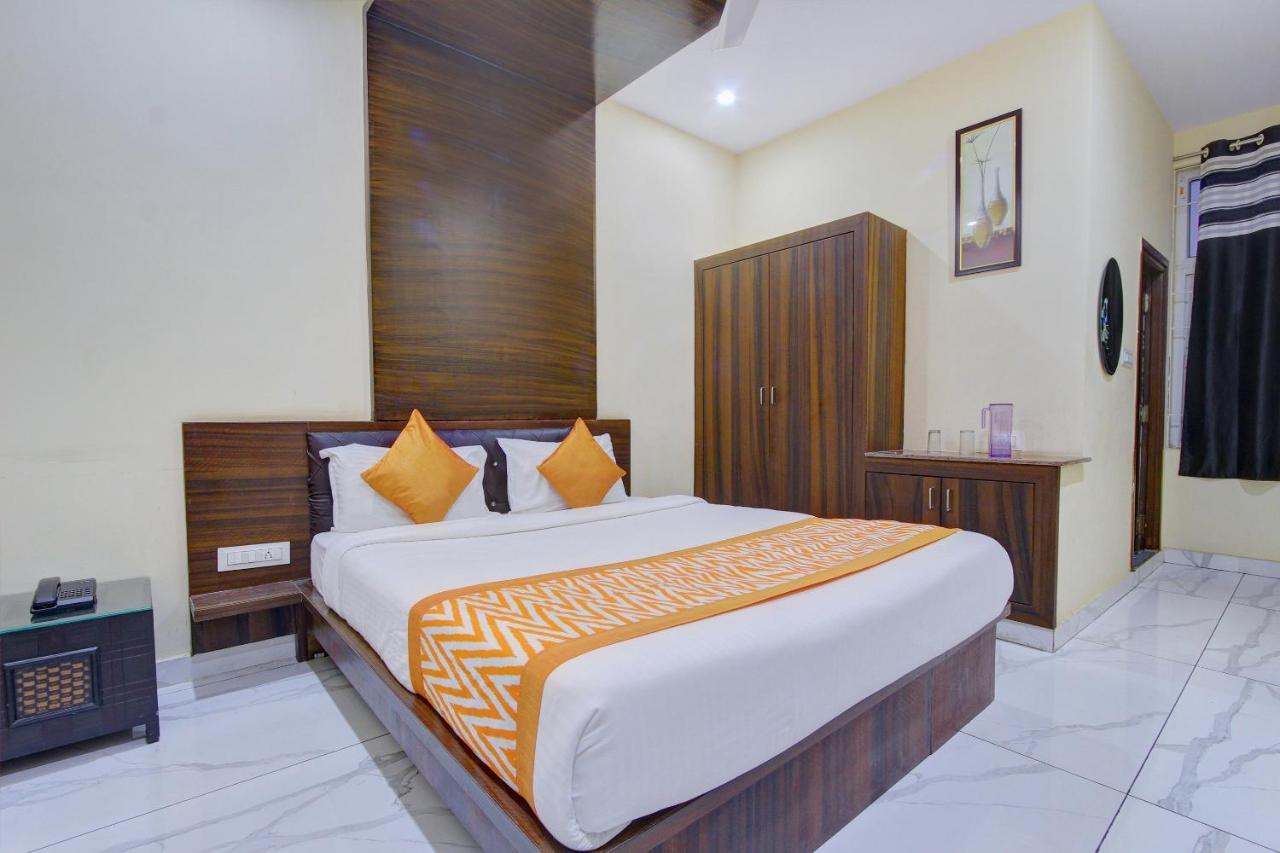 Oyo 7627 Royal Plaza Hotel Hyderabad Exterior foto