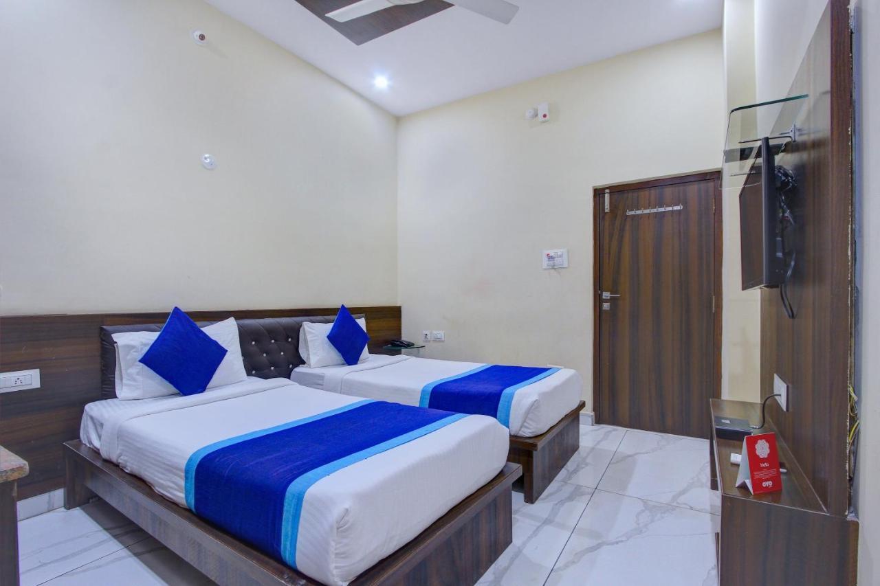 Oyo 7627 Royal Plaza Hotel Hyderabad Exterior foto