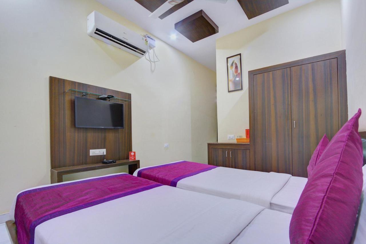 Oyo 7627 Royal Plaza Hotel Hyderabad Exterior foto