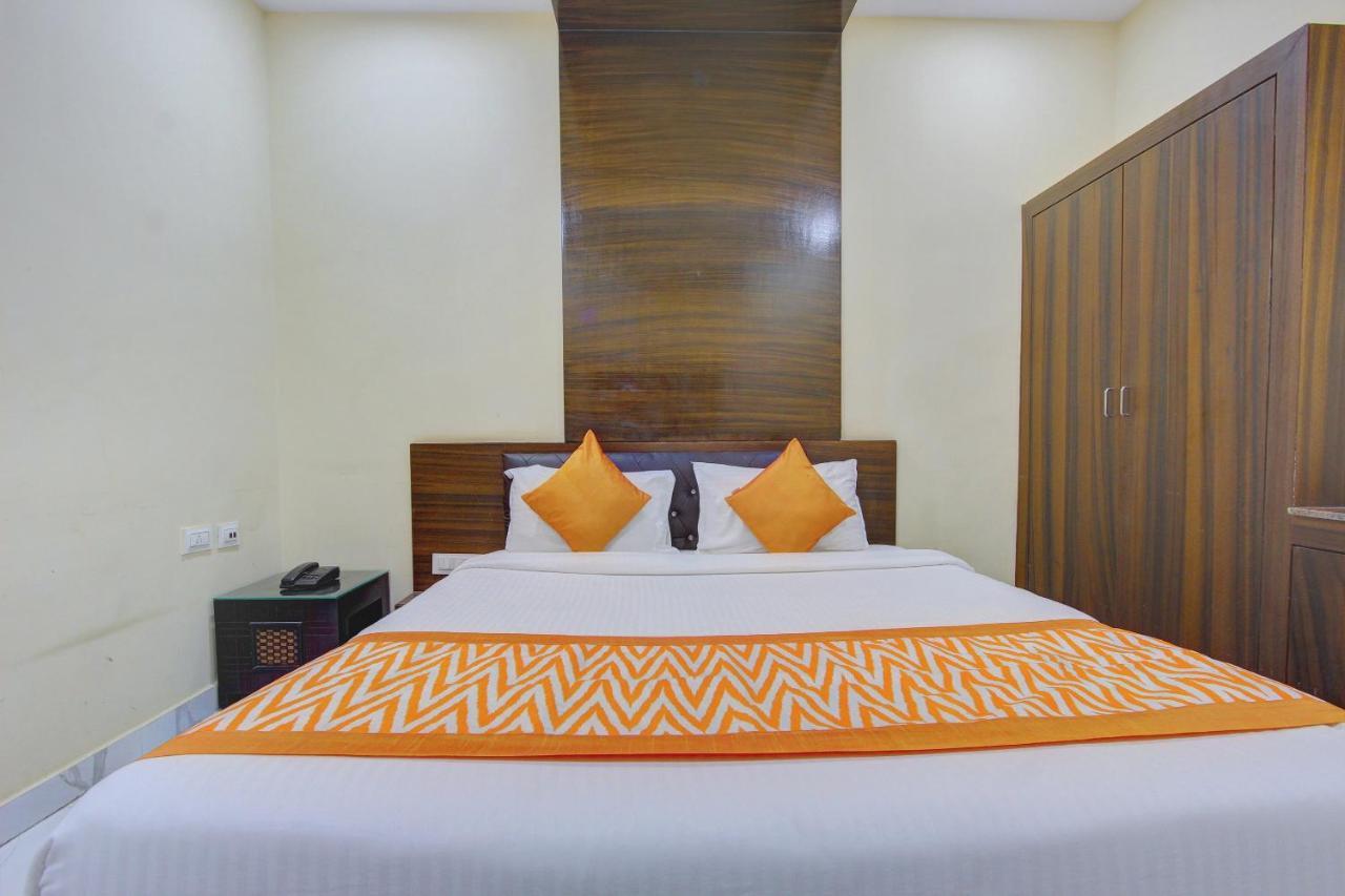 Oyo 7627 Royal Plaza Hotel Hyderabad Exterior foto