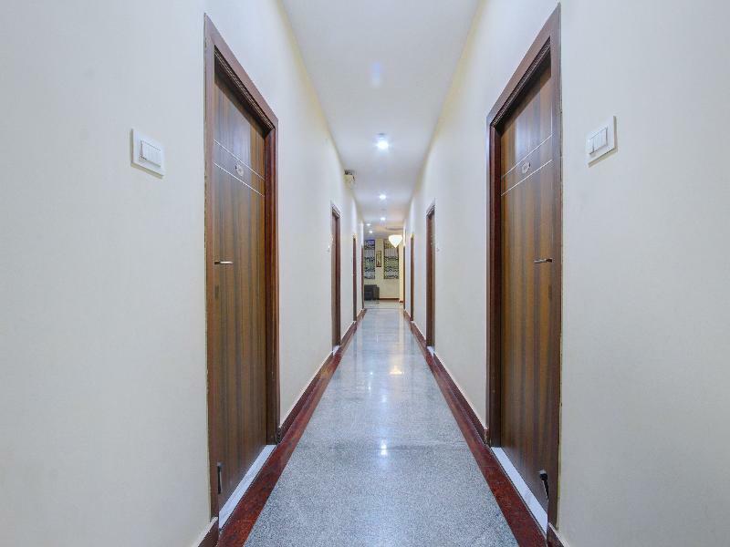 Oyo 7627 Royal Plaza Hotel Hyderabad Exterior foto